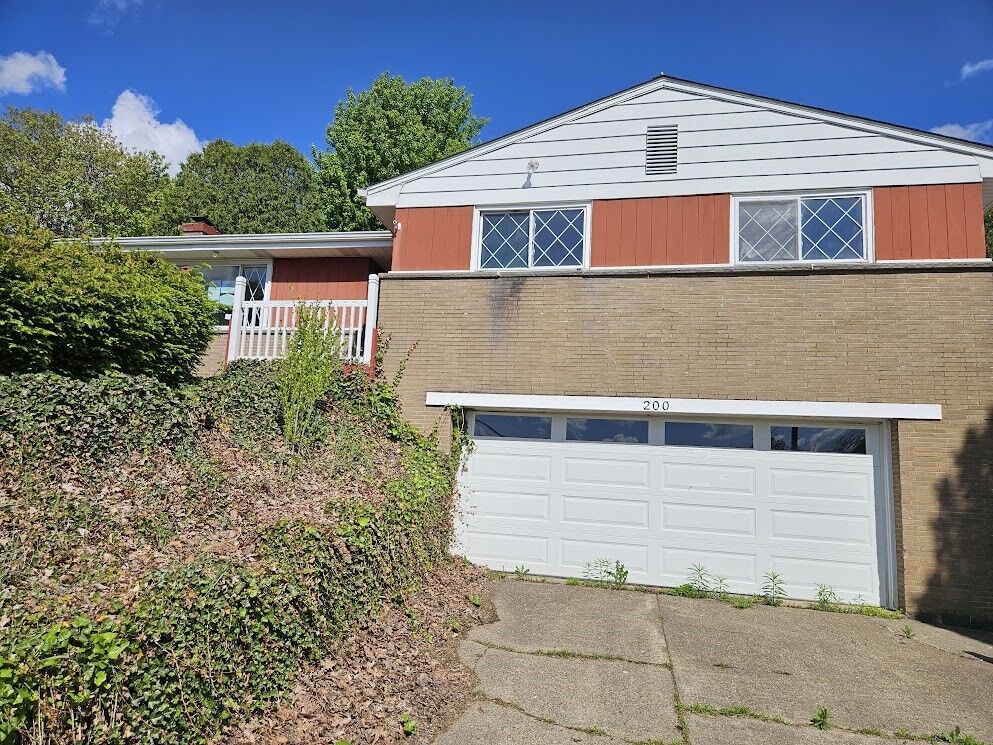Property Photo: 200 Lookout Dr PA 15071