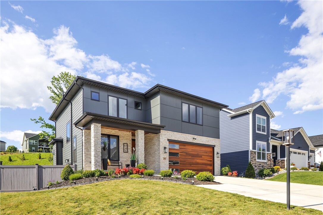 Property Photo: 1048 Honey Locust Dr PA 15644