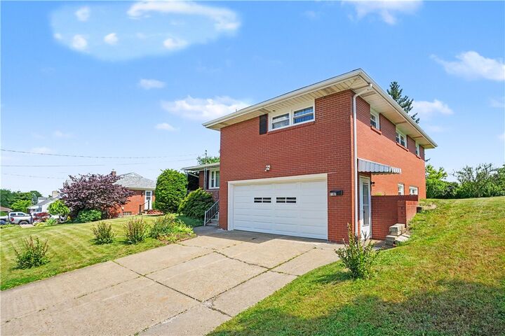 Property Photo:  2107 Lynwood Dr  PA 15001 