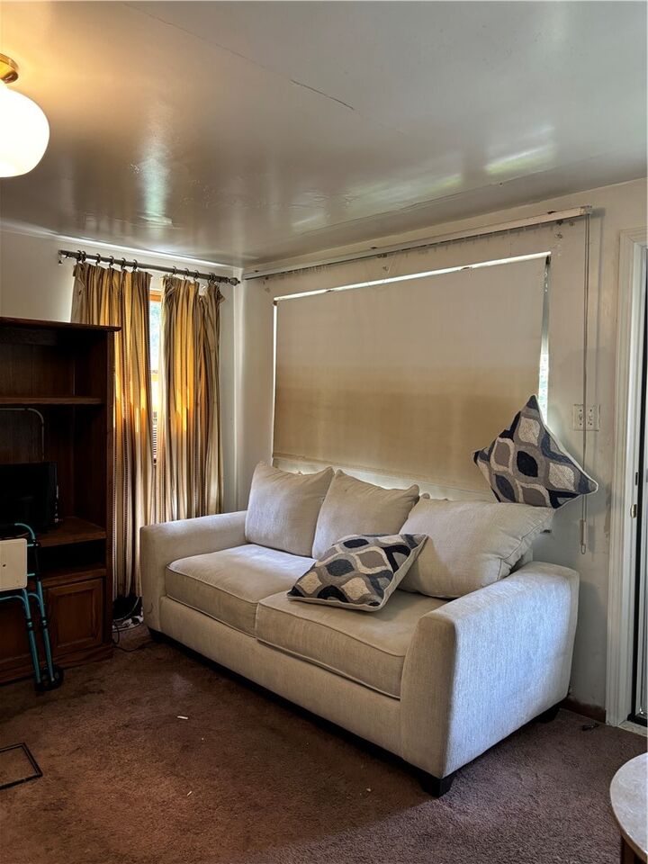Property Photo:  1807 Jenny Lind St  PA 15132 