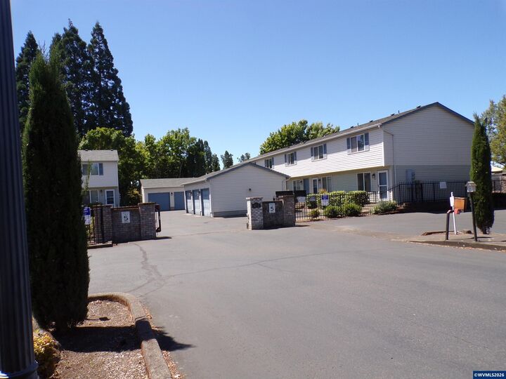 Property Photo: 4792 Lancaster #100 Dr NE OR 97305