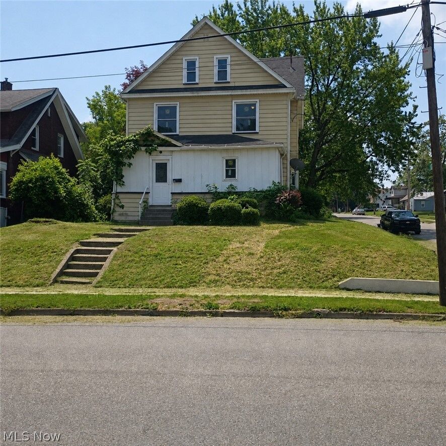 Property Photo:  182 Elm Street  OH 44471 