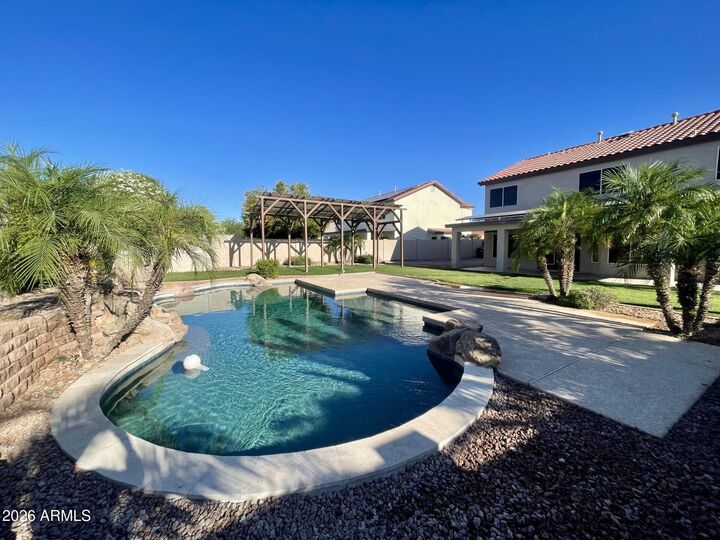Property Photo: 537 E Lakeview Drive AZ 85143