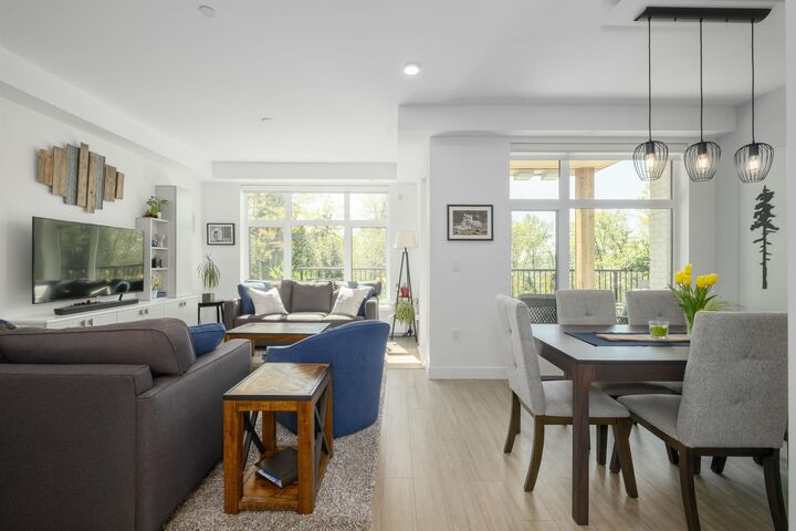 Property Photo: 747 E 3rd Street 111 BC V7L 1G8