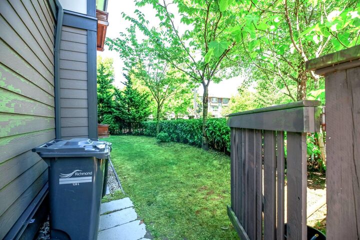Property Photo:  6333 Alder Street 5  BC V6Y 0G4 