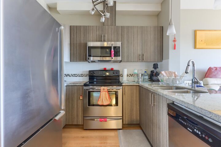 Property Photo: 7738 Edmonds Street Ph1 BC V3N 1B8
