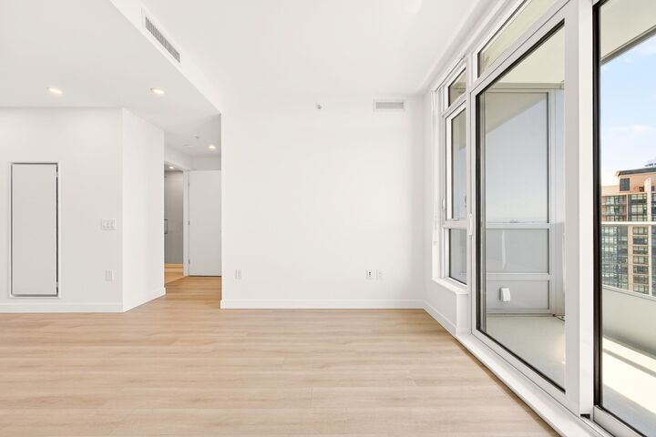 Property Photo: 6087 Wilson Avenue 1807 BC V5H 0M1