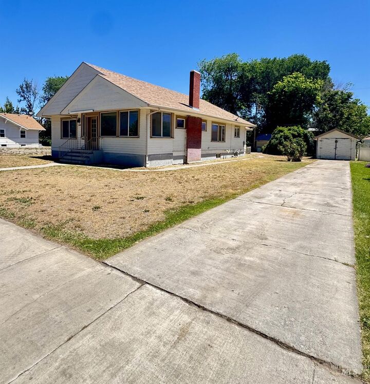 Property Photo:  1639 Conant Ave  ID 83318 