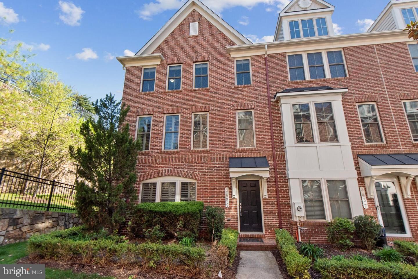 Property Photo: 3439 S Kemper Road VA 22206