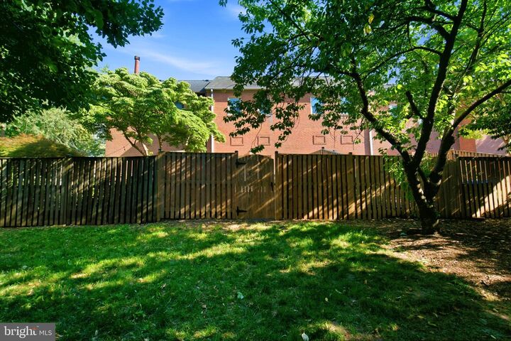 Property Photo:  2343 9th Street S  VA 22204 