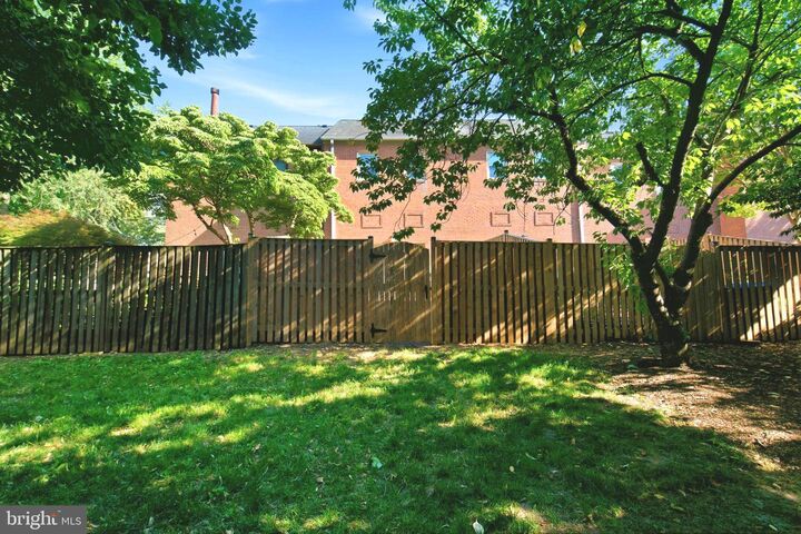 Property Photo:  2343 9th Street S  VA 22204 