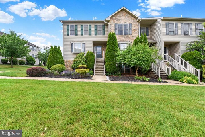 Property Photo: 925 Woodridge Drive PA 17057
