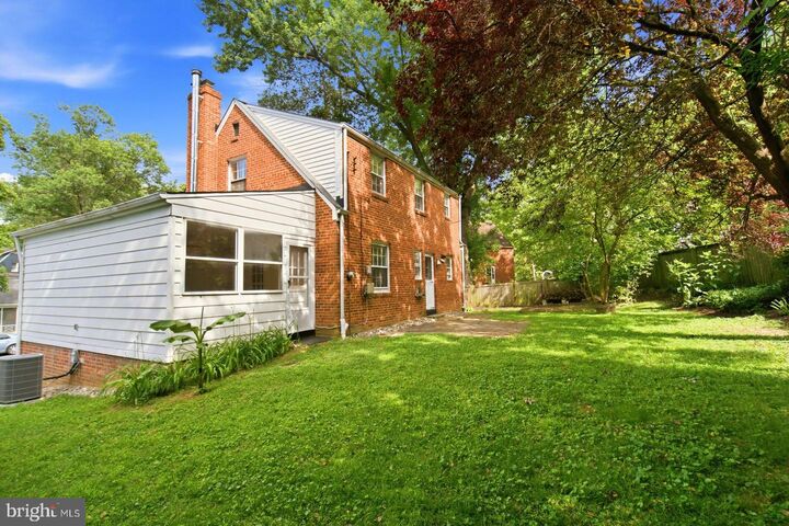 Property Photo:  986 N Powhatan Street  VA 22205 