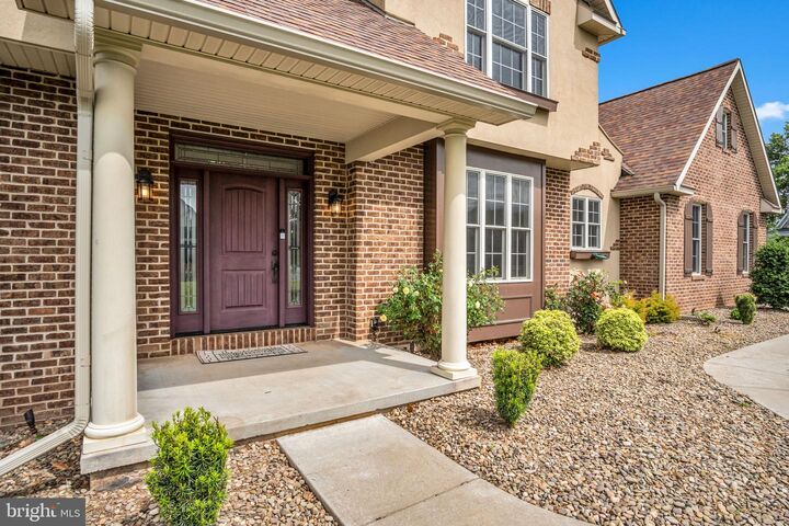 Property Photo: 4002 Glenfinnan Place PA 17055