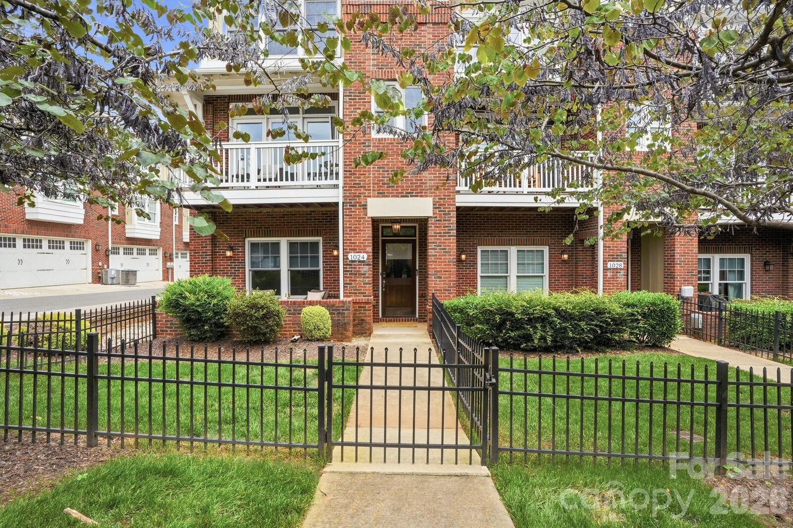 Property Photo: 1024 Wesley Park Lane NC 28208