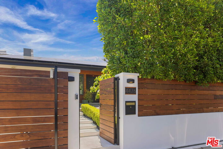 Property Photo:  4426 Irvine Ave  CA 91602 