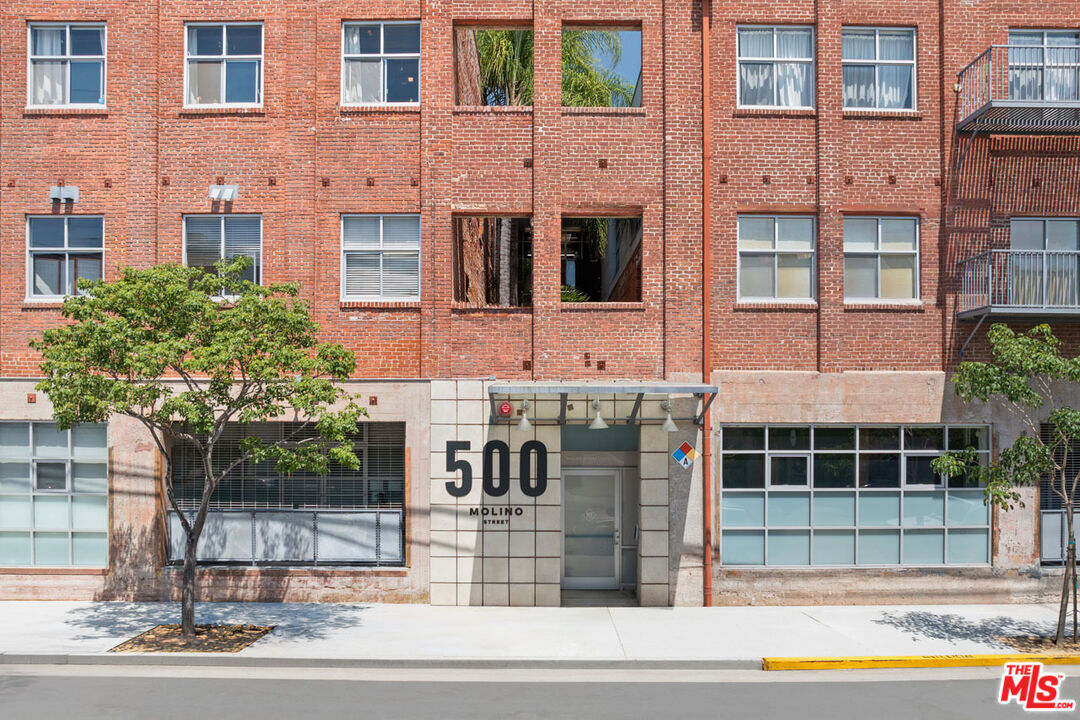 Property Photo:  500 Molino St  CA 90013 