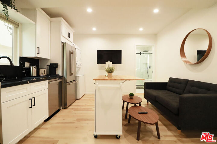 Property Photo:  9040 Phyllis Ave  CA 90069 