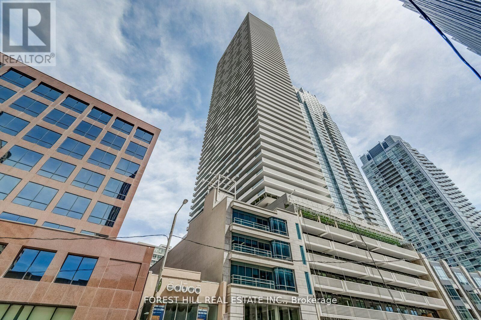 Property Photo:  2221 Yonge Street 5010  ON M4S 2B4 
