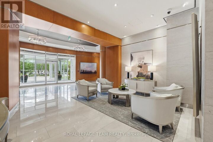 Property Photo:  38 Metropole Private 504  ON K1Z 1E9 