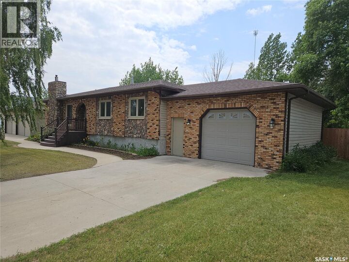 Property Photo:  206 W 1st Street  SK S0C 0B0 