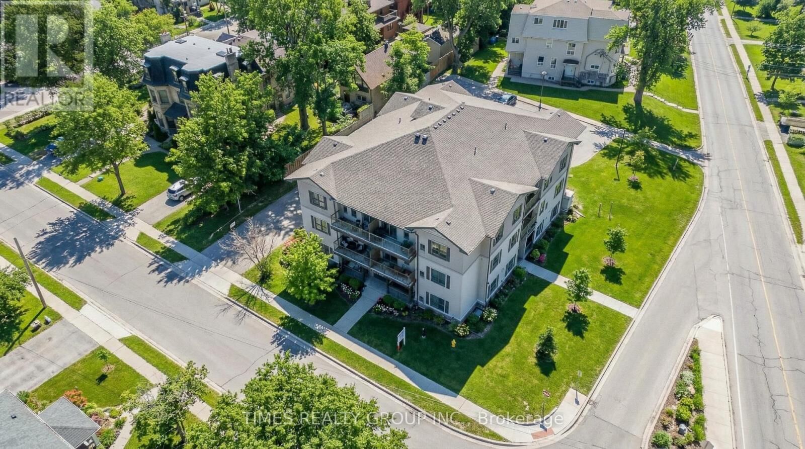 Property Photo:  369 Hunter Street West 202  ON K9H 2M5 