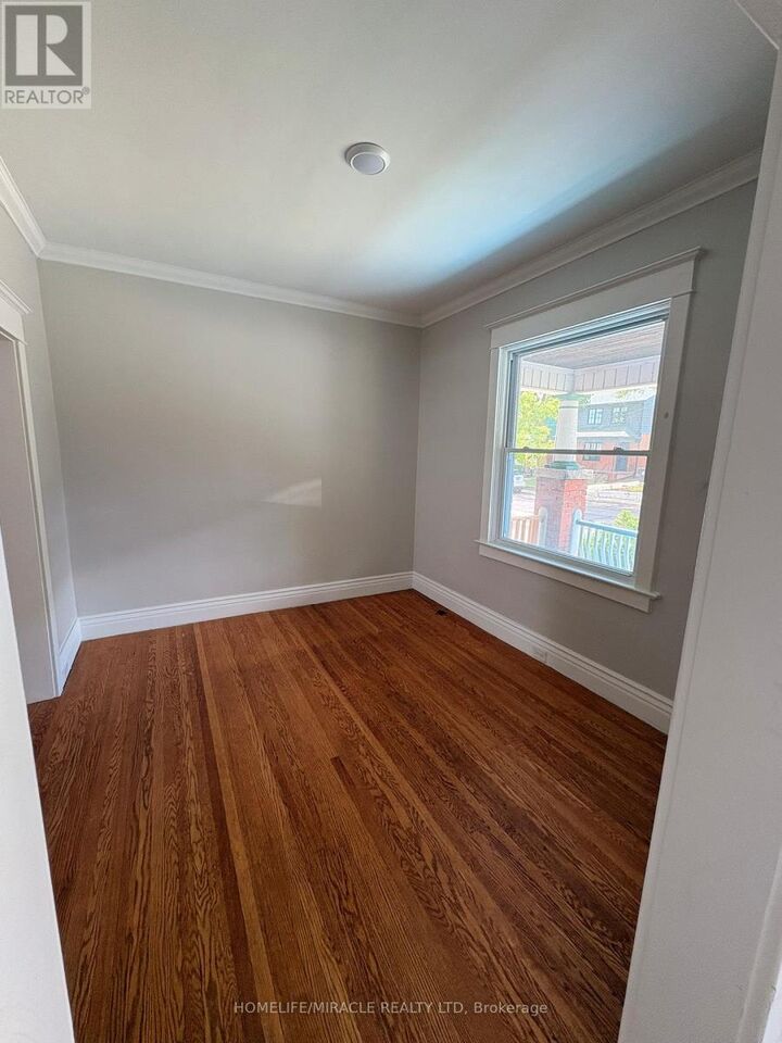 Property Photo:  66 Belvidere Avenue  ON M6C 1P6 