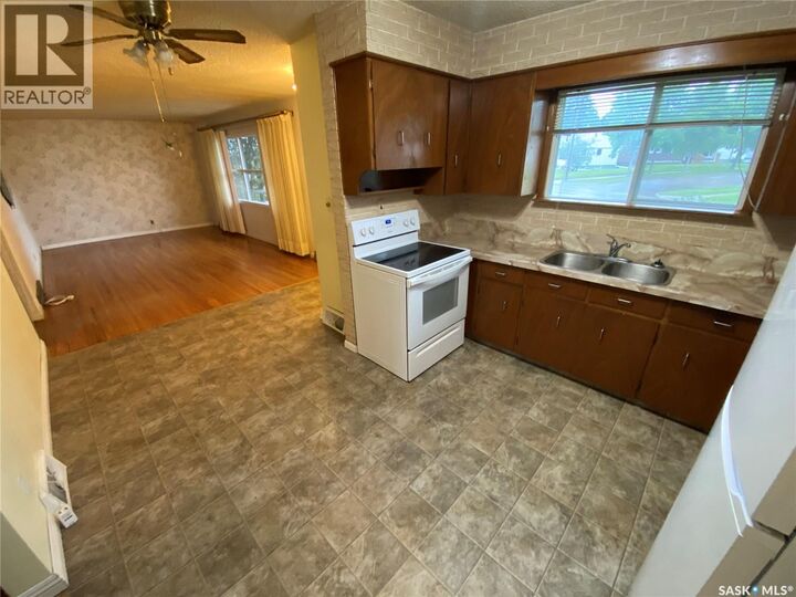 Property Photo:  192 Third Avenue S  SK S3N 1E7 