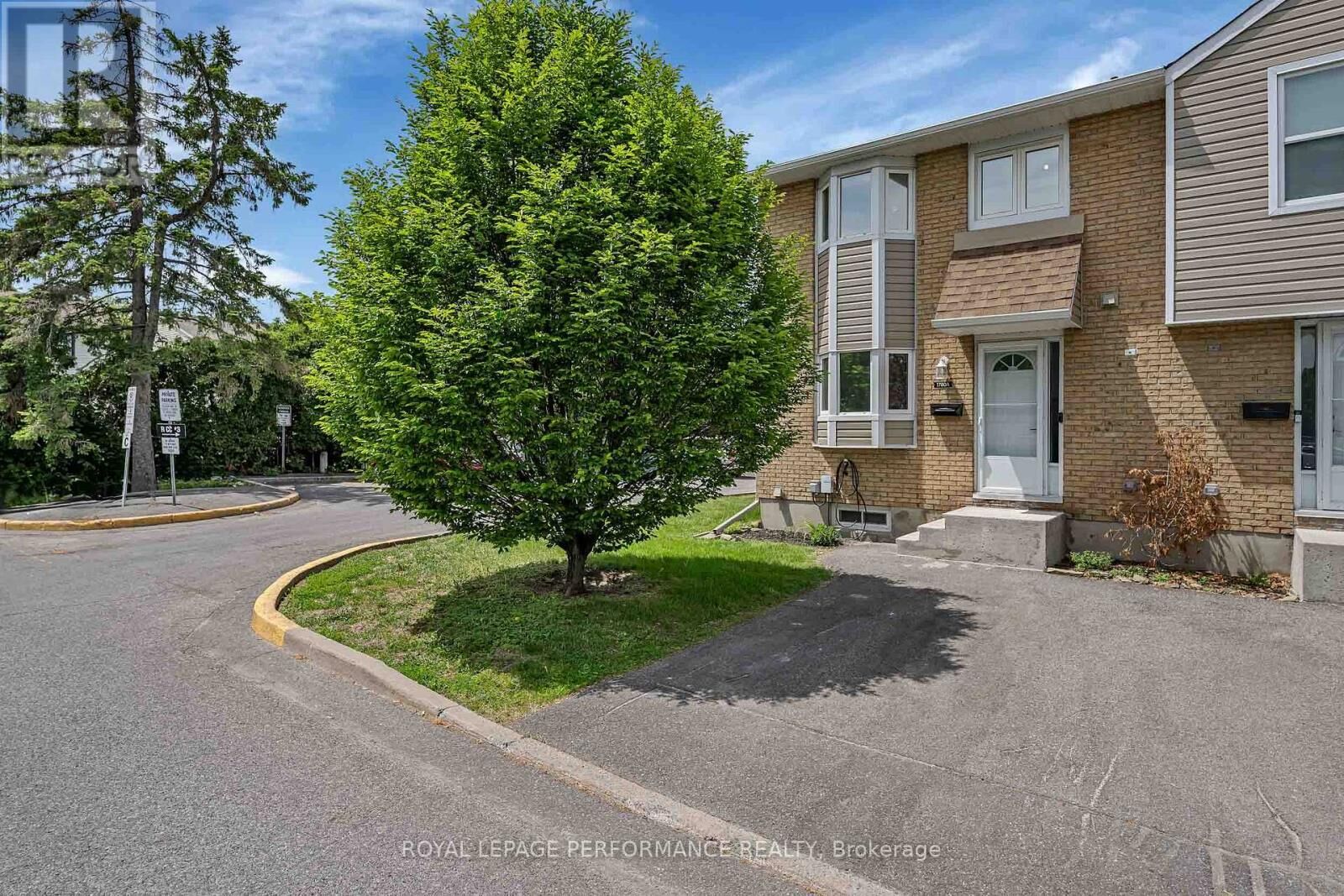 Property Photo:  1780 Lamoureux Drive A  ON K1E 2N4 
