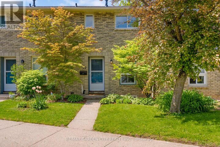 Property Photo: 75 Ventura Drive 32 ON L2R 7J7
