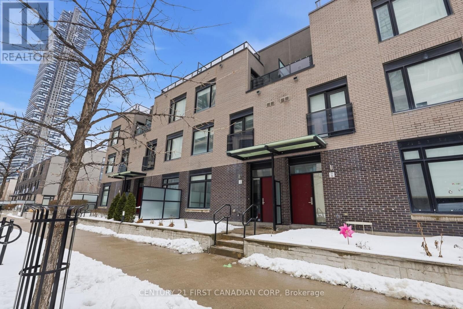 Property Photo:  4070 Parkside Village Drive West Th 3  ON L5B 0K2 