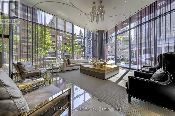 Property Photo:  32 Davenport Road 2306  ON M5R 1H3 