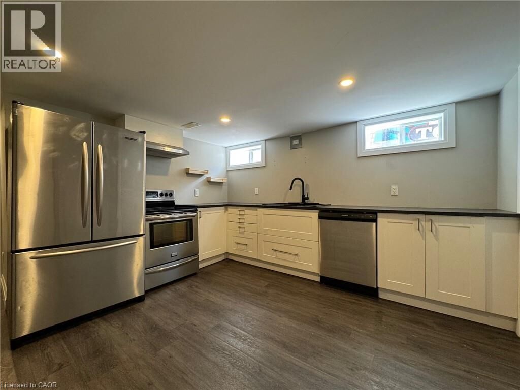 Property Photo:  54 Cambridge Avenue Lower  ON N2B 1N4 