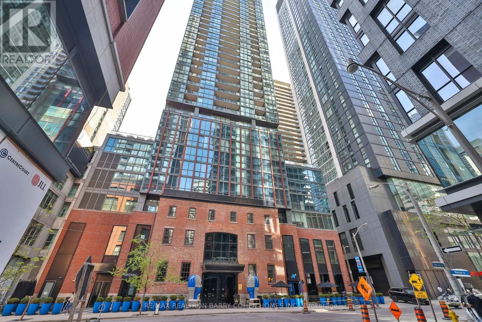 Property Photo:  88 Blue Jays Way Lph4101  ON M5V 2G3 