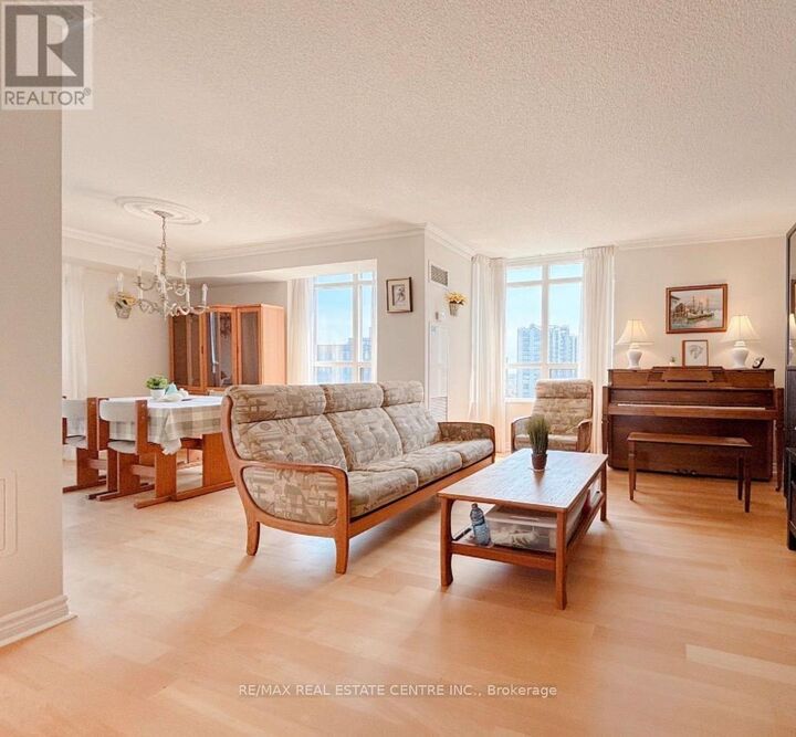 Property Photo:  3880 Duke Of York Boulevard 1415  ON L5B 4M7 