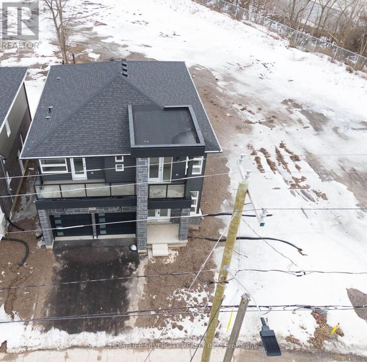 Property Photo:  215 Southworth Street North  ON L3B 1Z4 