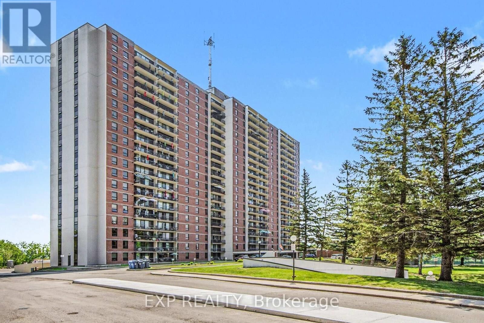 Property Photo:  665 Bathgate Drive 802  ON K1K 3Y4 