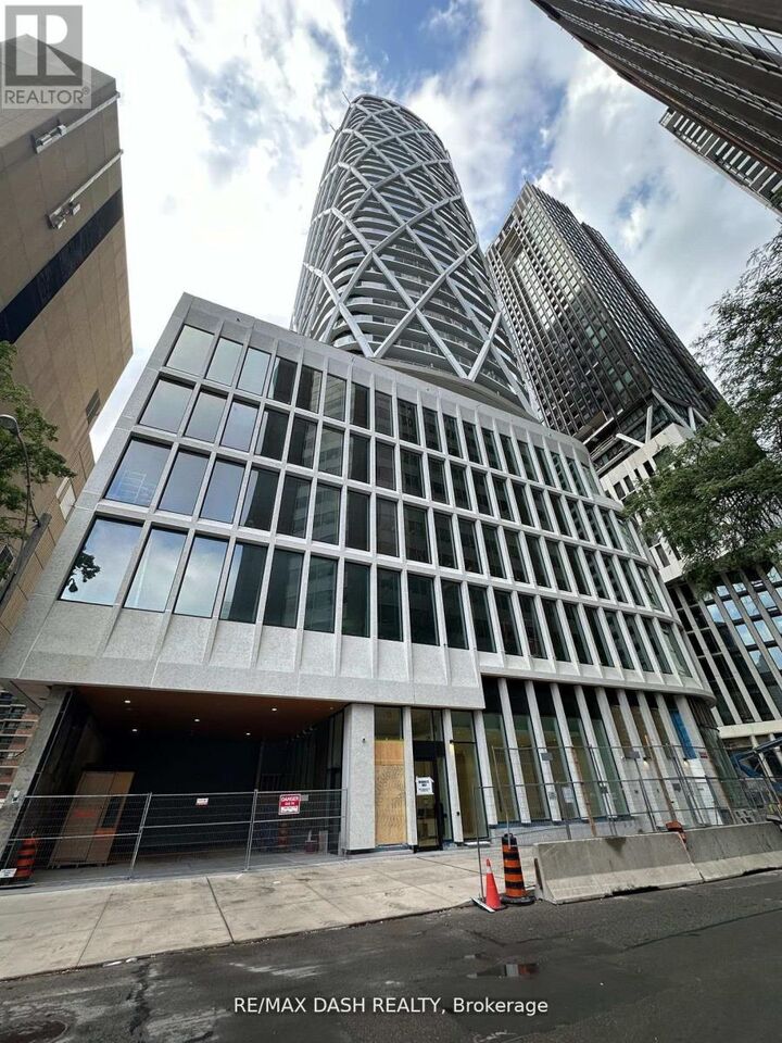 Property Photo:  230 Simcoe Street 1627  ON M5T 1T4 