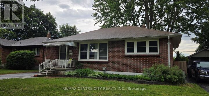 Property Photo:  219 Fairway Avenue  ON N5W 1J2 