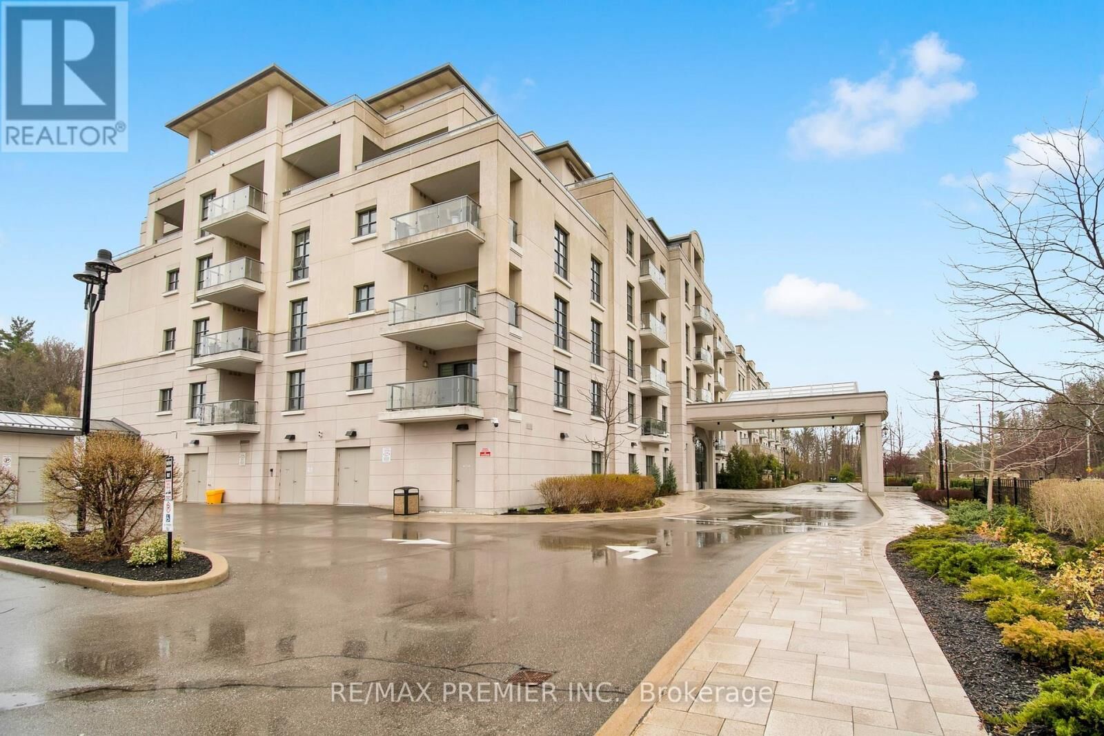 Property Photo:  9909 Pine Valley Drive 402  ON L4L 1A6 