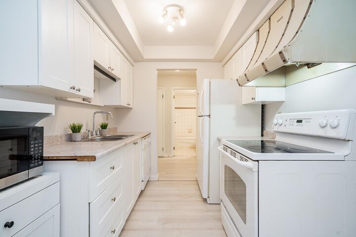 Property Photo: 33956 Essendene Avenue 106 BC V2S 6E7