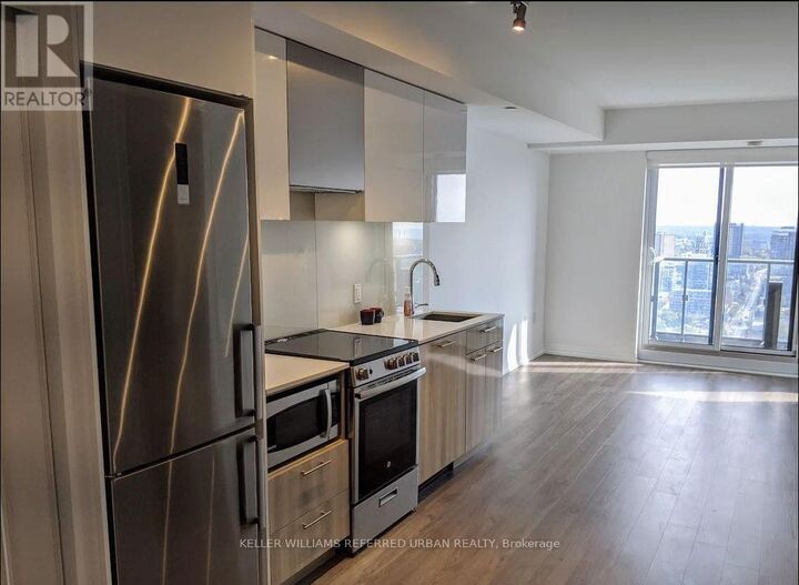 Property Photo: 251 Jarvis Street East 4702 ON M5B 2C2