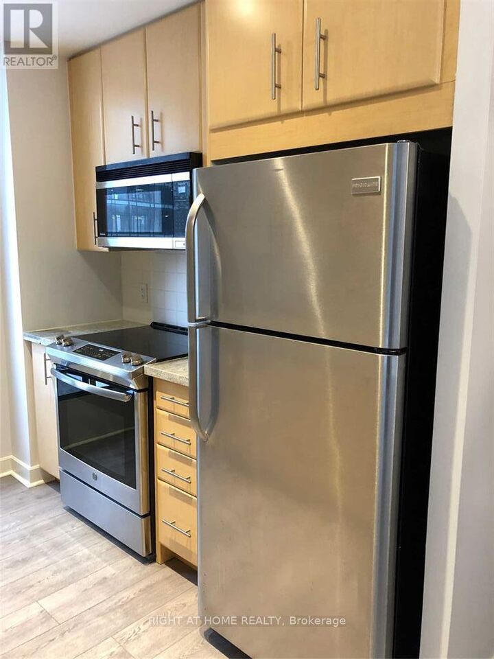 Property Photo:  85 Bloor Street East 710  ON M4W 3Y1 