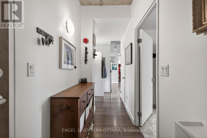 Property Photo: 383 Cumberland Street 704 ON K1N 1J7