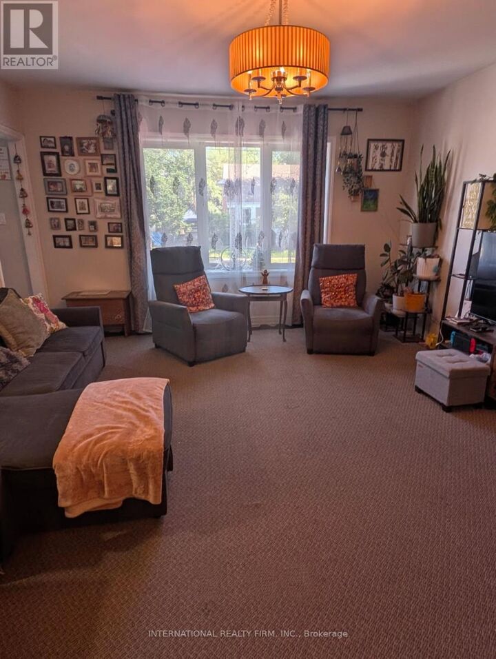 Property Photo:  216 Bogert Avenue Main House  ON M2N 1L3 