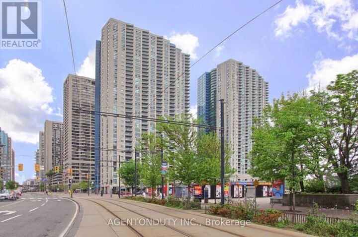 Property Photo: 77 Harbour Square 2711 ON M5J 2S2