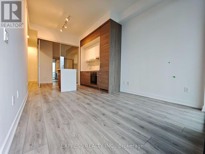 Property Photo:  29 Green Trail Court 1109  ON M2K 1E3 