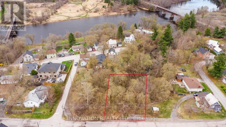 Property Photo:  56 Thomas Street North  ON K7S 1J3 