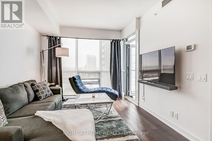 Property Photo: 2212 Lake Shore Boulevard West 2710 ON M8V 0C2