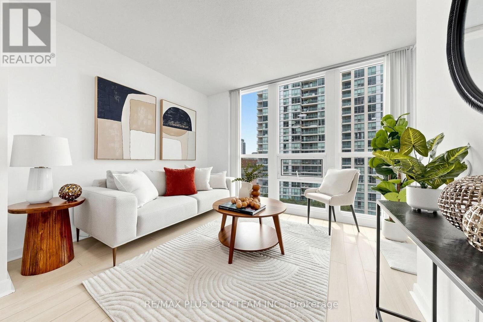 Property Photo:  18 Harbour Street 1206  ON M5J 2Z6 